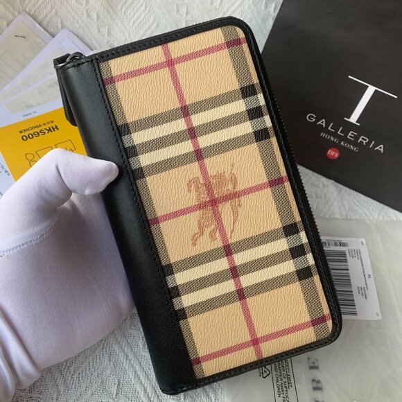 NWT! SALE!! Burberry Authentic Vintage Check Wallet - Picture 1 of 9